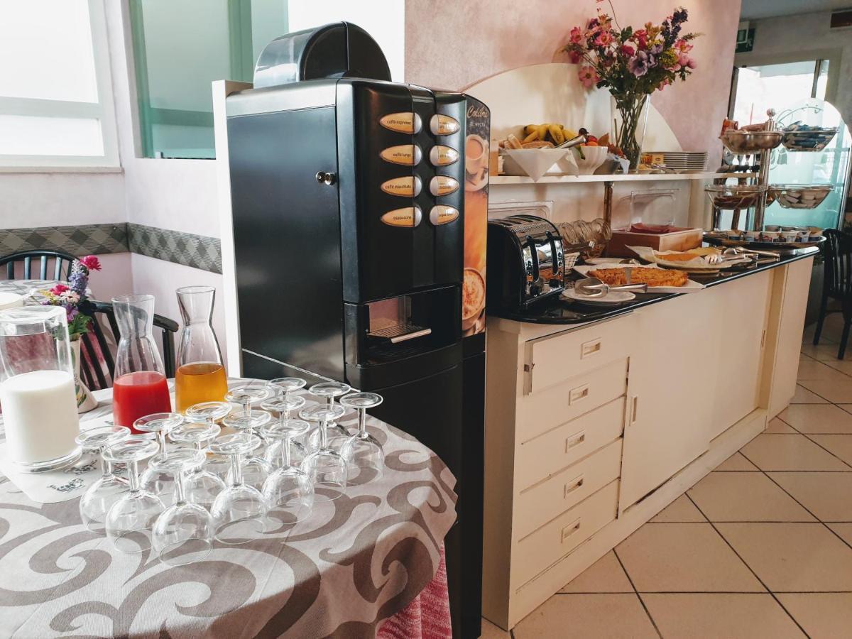 Albergo Villa Denny リミニ エクステリア 写真