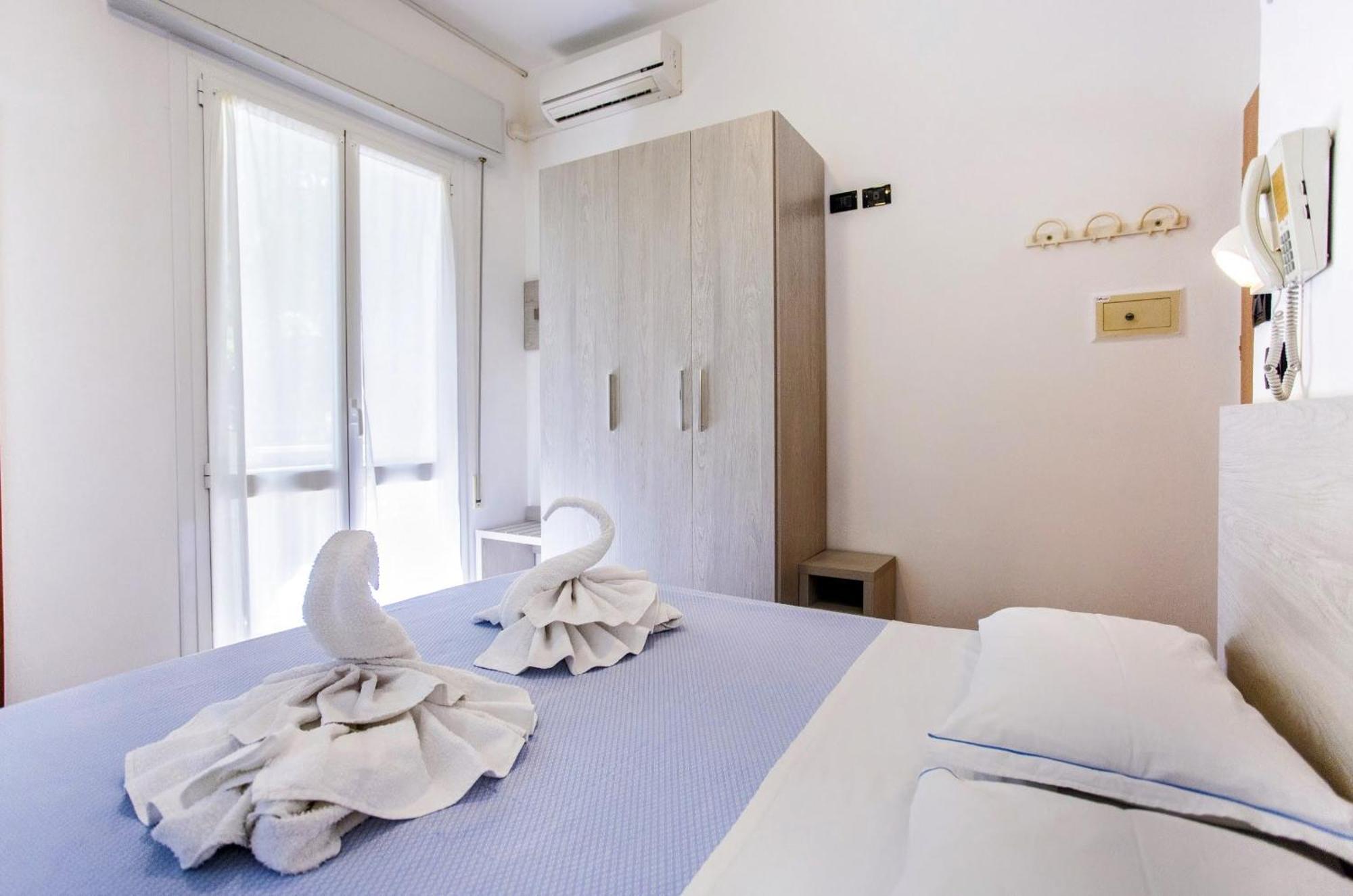 Albergo Villa Denny リミニ エクステリア 写真