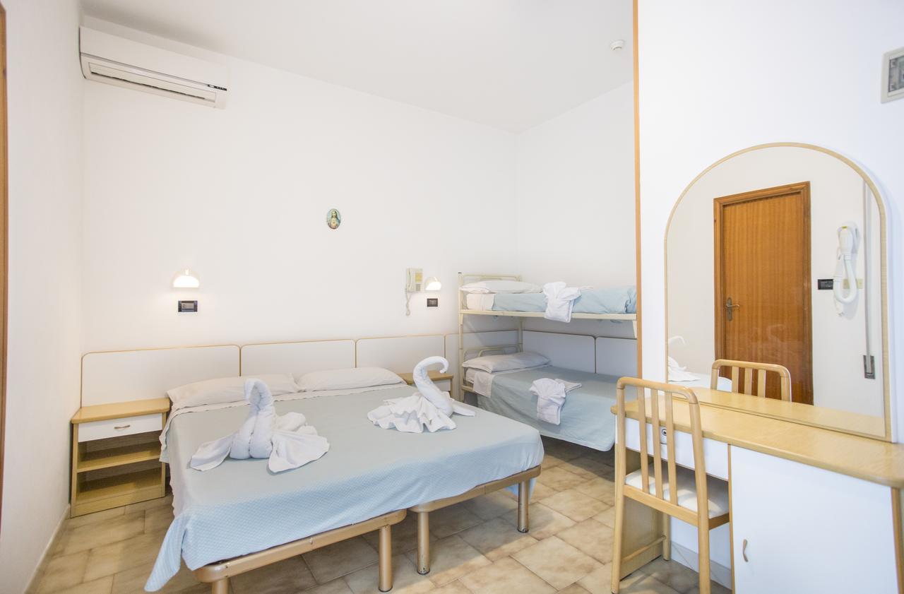 Albergo Villa Denny リミニ エクステリア 写真