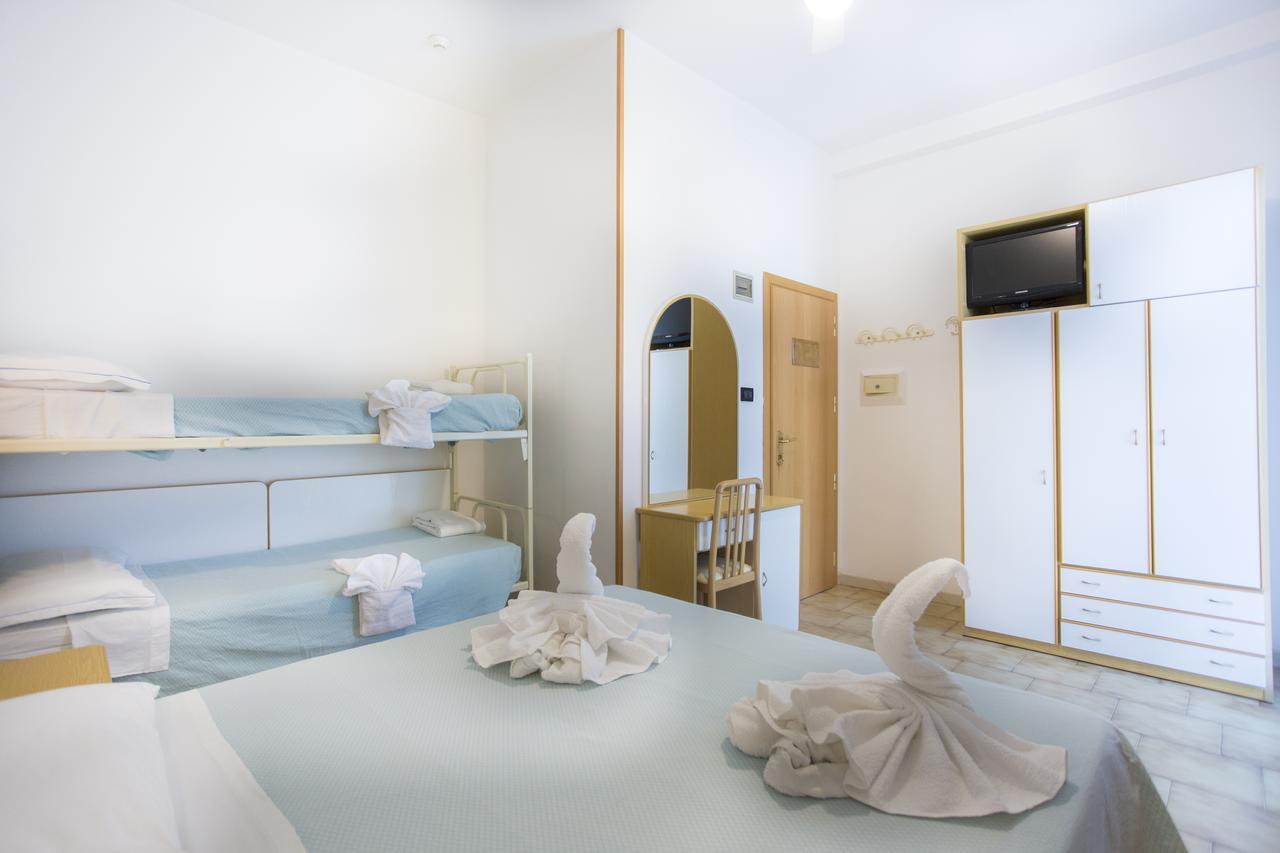 Albergo Villa Denny リミニ エクステリア 写真